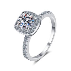 Luxe Moissanite Ring