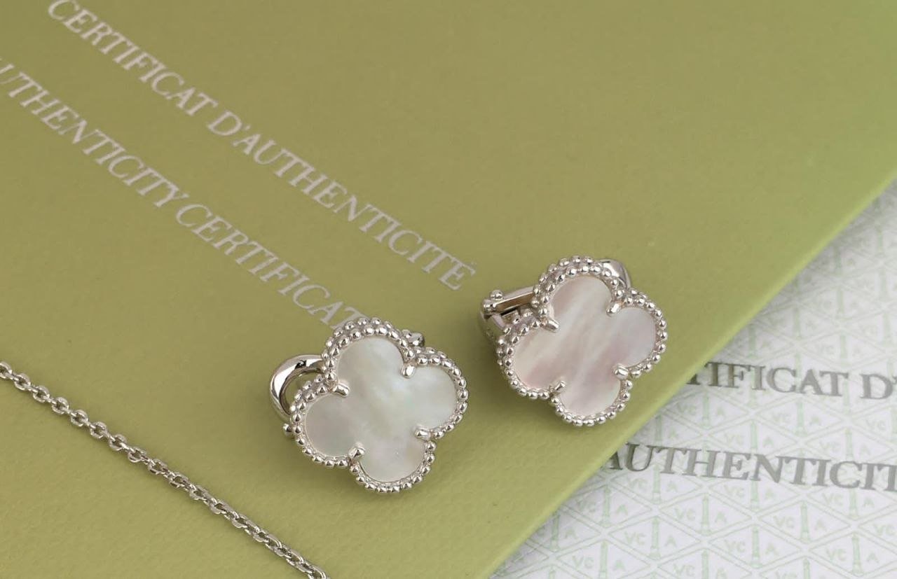 Clover Elegance Omega Silver