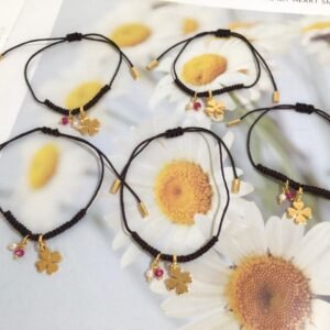 Pulsera Hilo Oso & Trébol Dorada